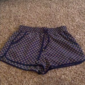 patterned blue running shorts